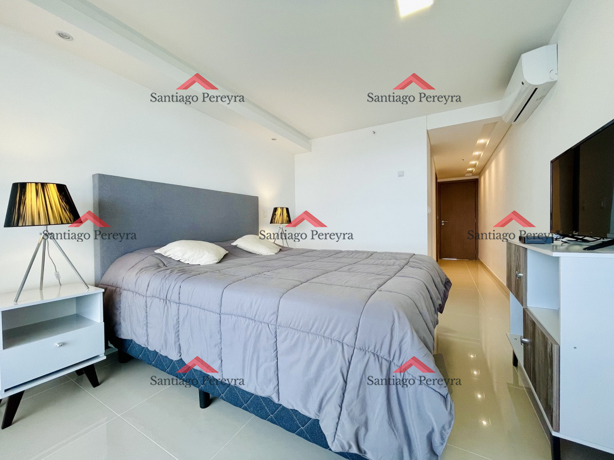 Apartamento ID.15594 - Apartamento de 2 Dormitorios y Parrillero con Vista al Mar en Playa Brava, Look Tower