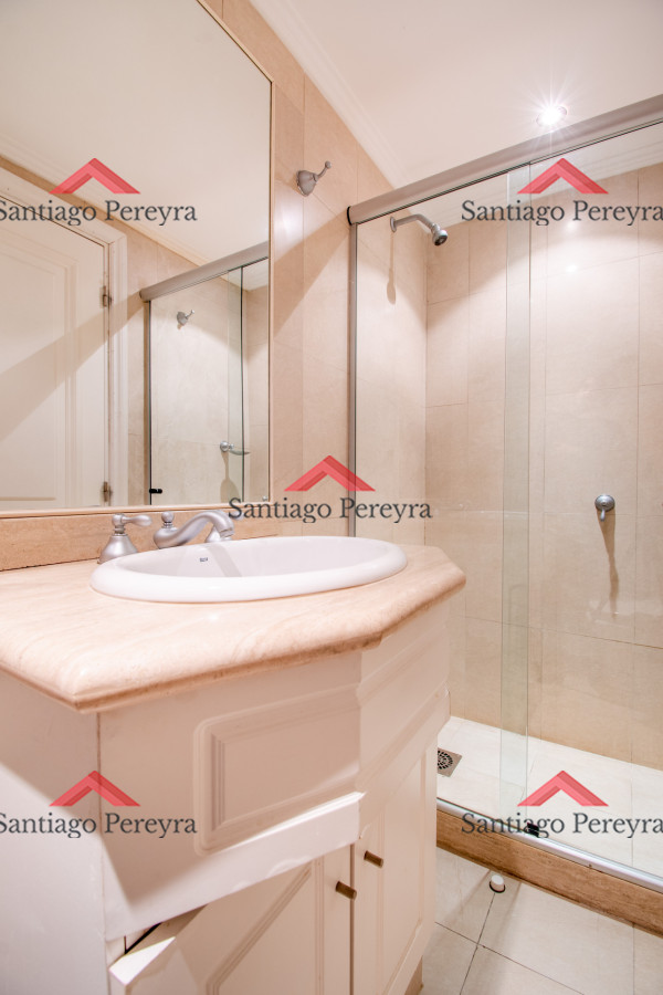Apartamento ID.14005 - Moderno Apartamento de 3 Dormitorios a Pocas Cuadras del Mar En Venta, Playa Brava
