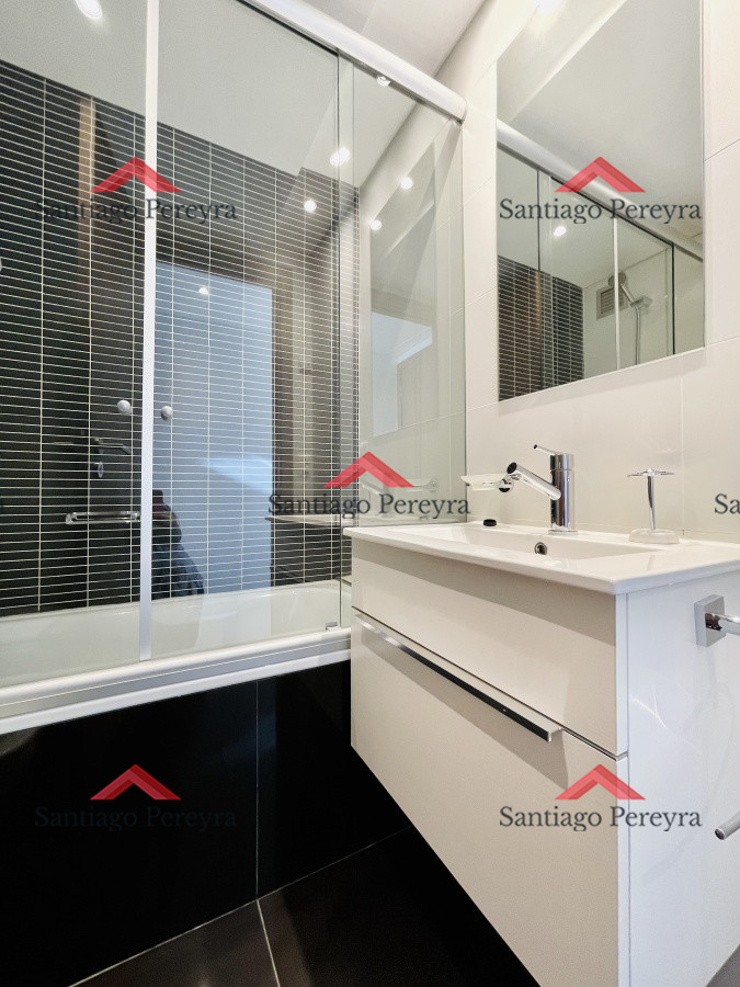 Apartamento ID.15594 - Apartamento de 2 Dormitorios y Parrillero con Vista al Mar en Playa Brava, Look Tower