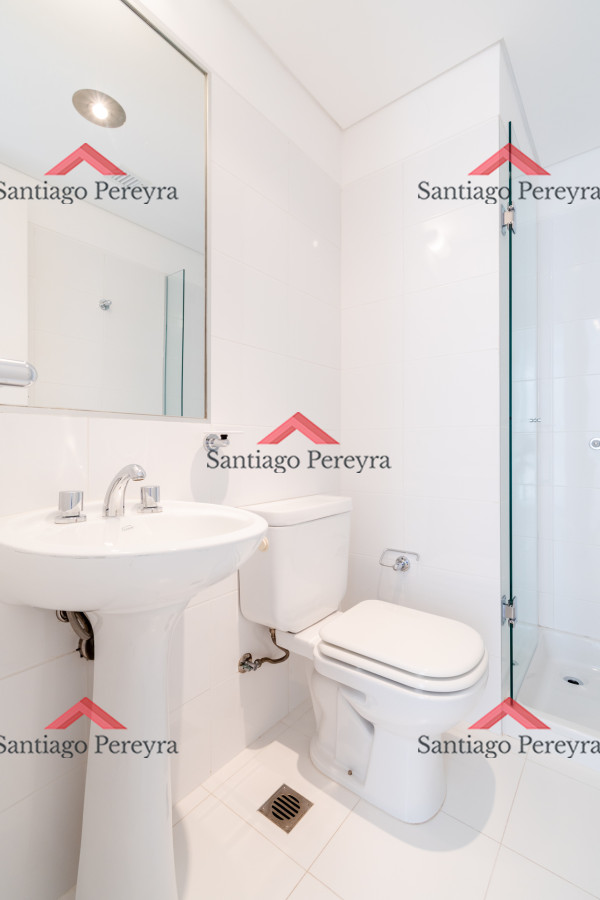Apartamento ID.13095 - Moderno Apartamento sobre playa Brava en torre Le Parc, cuenta con dos dormitorios más dependencia de servicio. Punta del Este