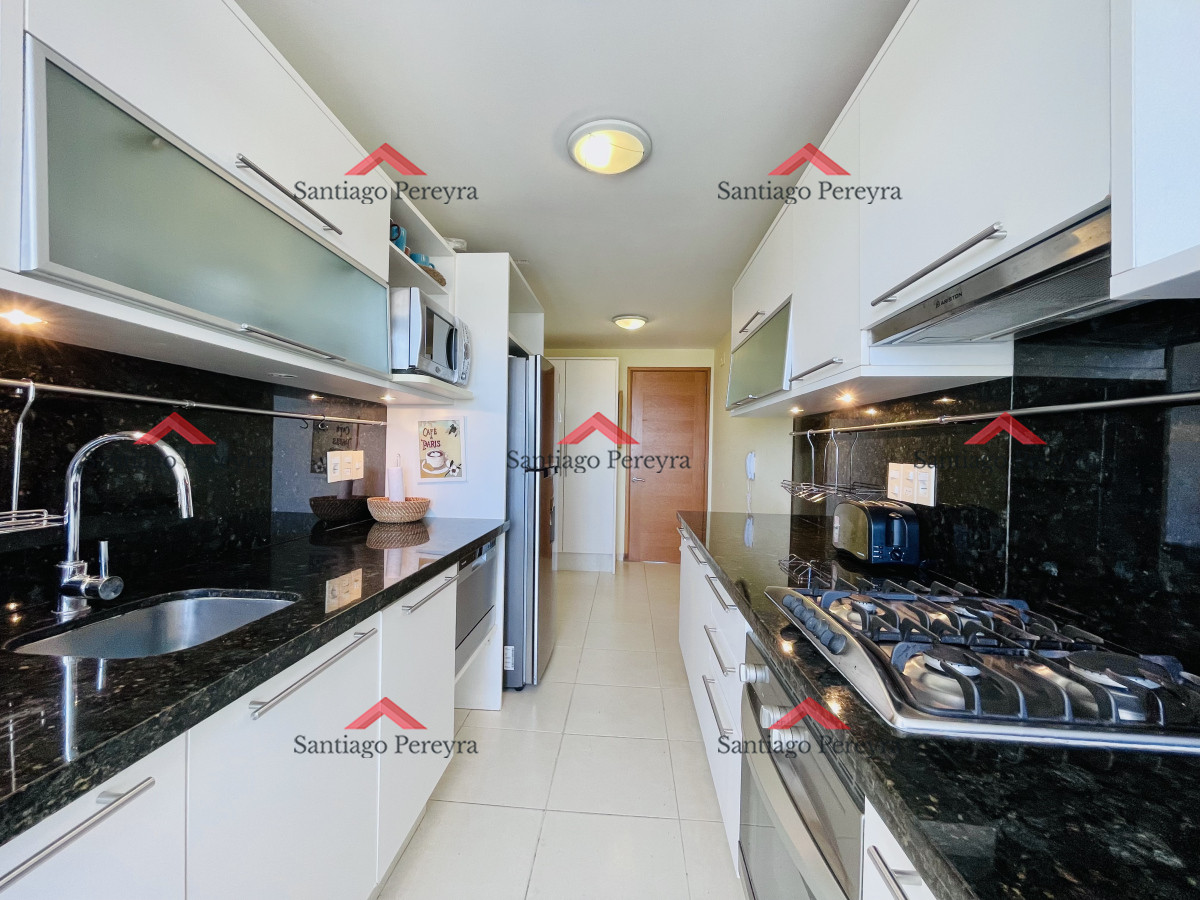 Apartamento ID.15891 - Excelente Apartamento de 2 Dormitorios con Vista al Mar, Playa Mansa