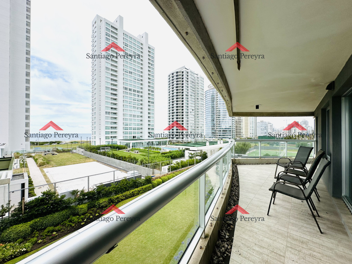 Apartamento ID.15895 - Oportunidad de venta apartamento de 3 dormitorios mas dependencia Playa Brava, Punta del Este
