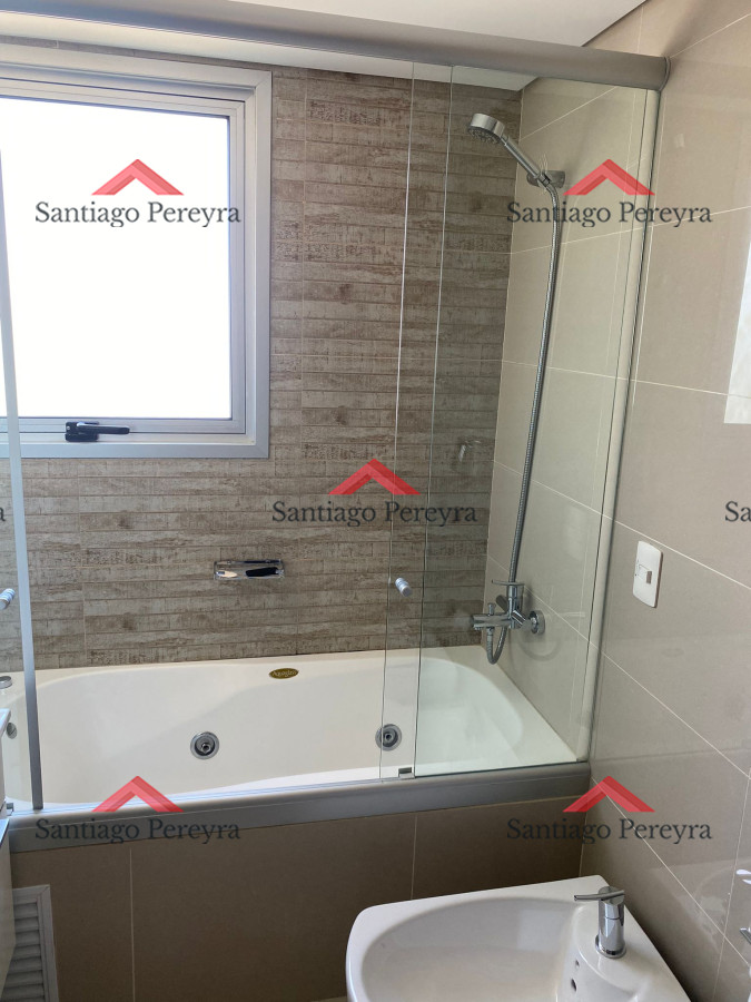 Apartamento ID.16779 - Venta de gran apartamento de 3 dormitorios con parrillero propio en Playa Brava, Punta del Este