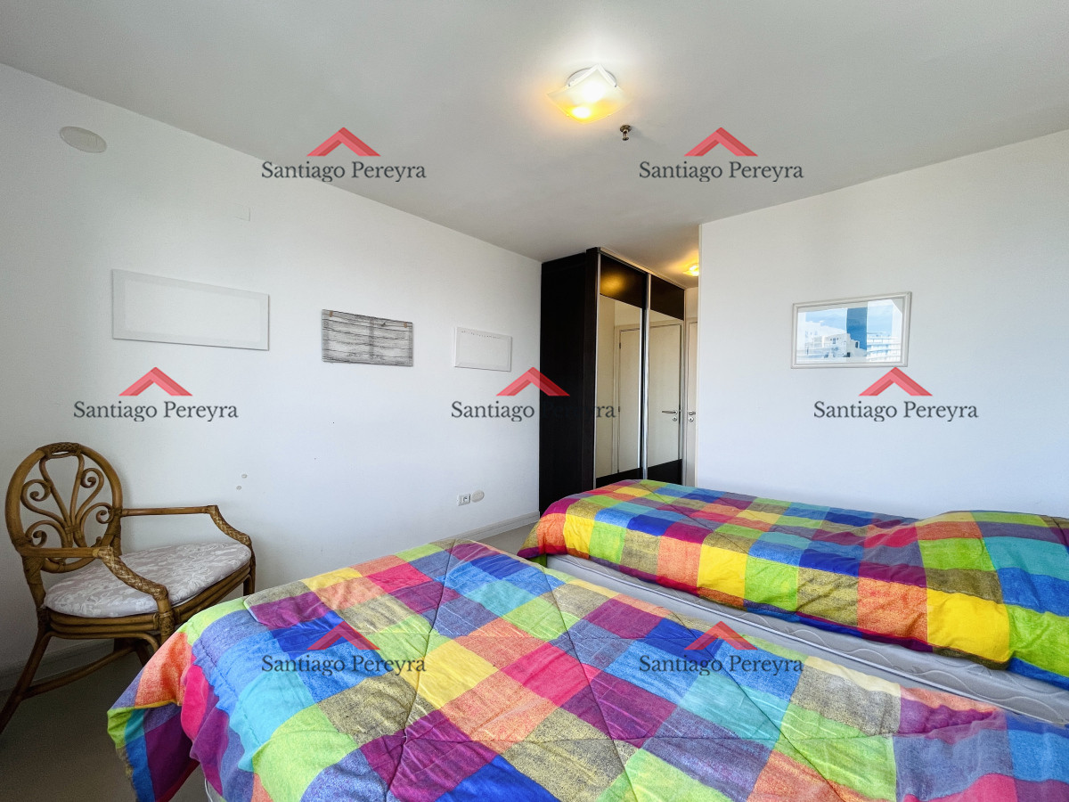 Apartamento ID.16375 - Apartamento de 2 Dormitorios, Vista al Mar y Parrillero en Playa Mansa, Venta