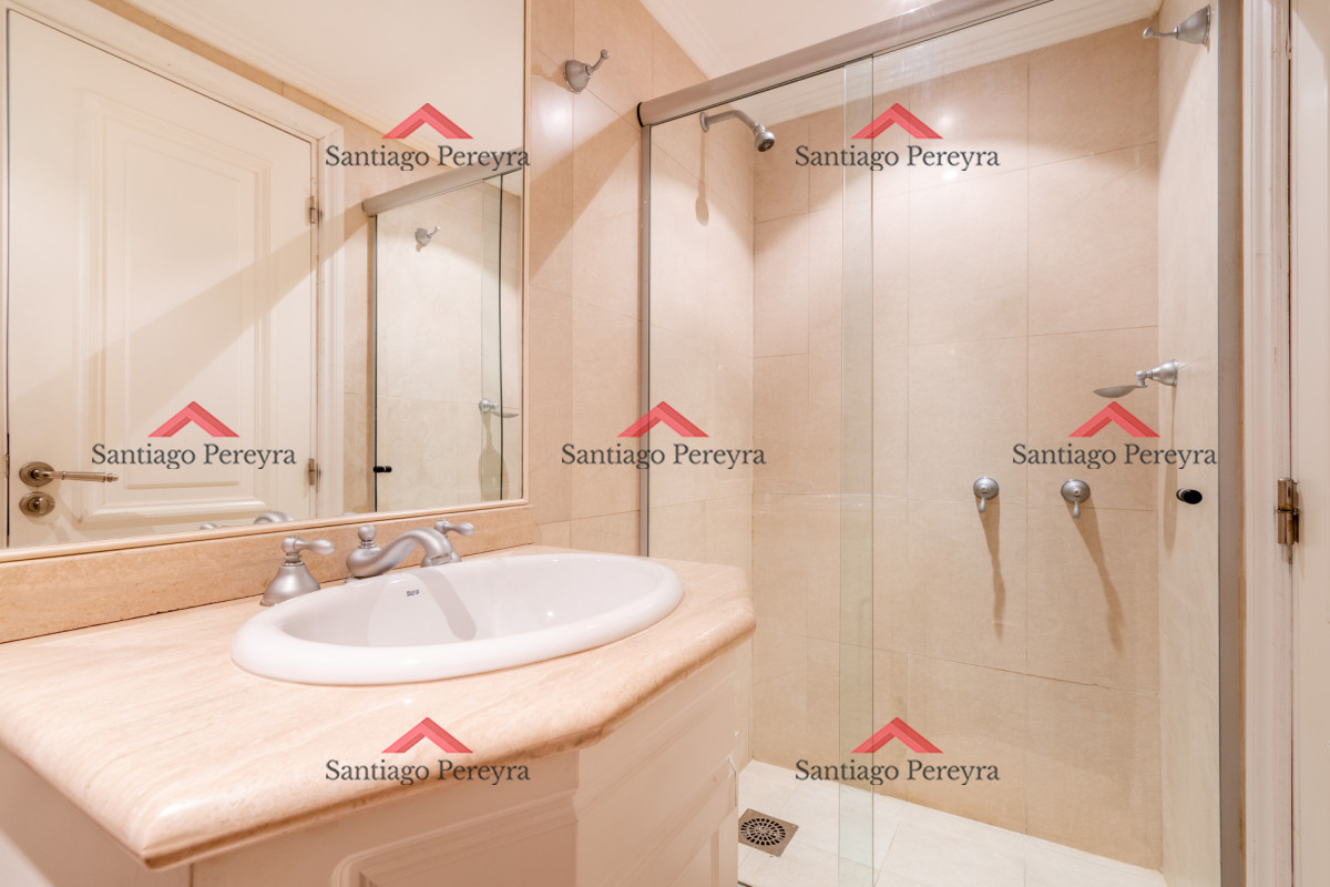 Apartamento ID.14005 - Moderno Apartamento de 3 Dormitorios a Pocas Cuadras del Mar En Venta, Playa Brava