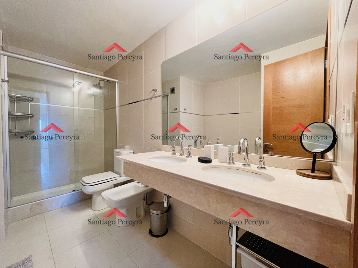 Apartamento ID.15891 - Excelente Apartamento de 2 Dormitorios con Vista al Mar, Playa Mansa