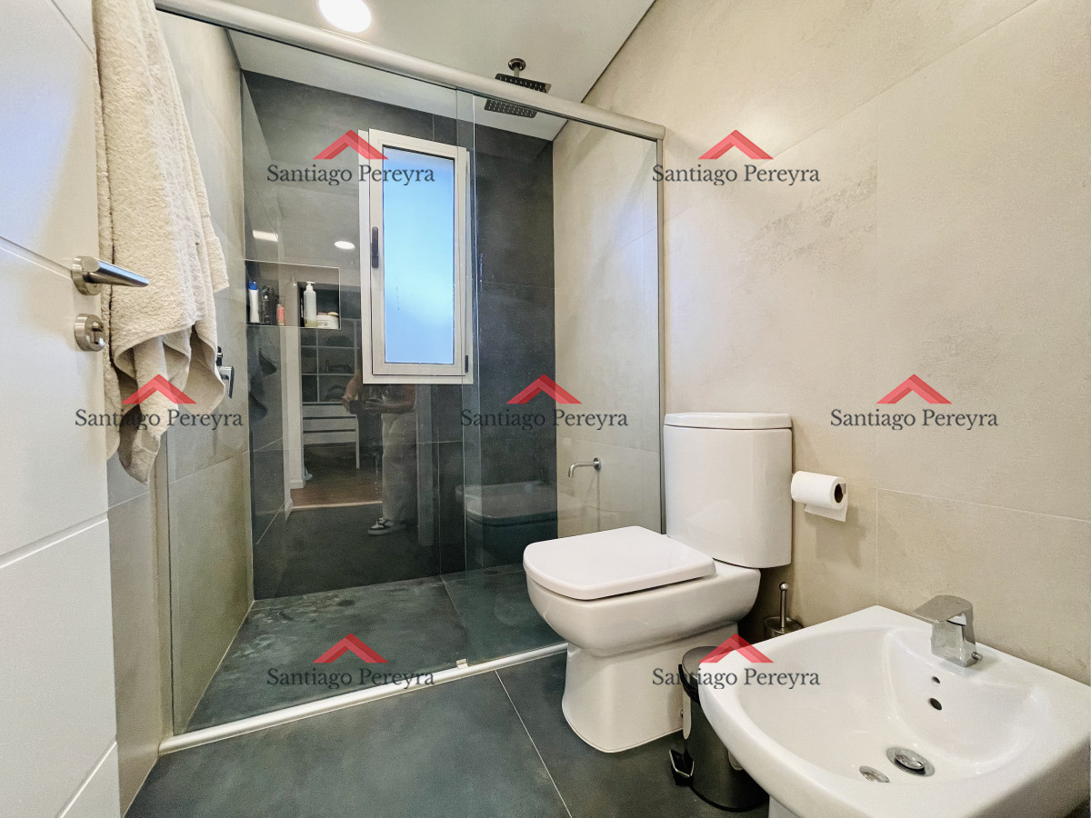 Casa ID.16594 - Moderna Casa de 4 Dormitorios, Piscina Climatizada y Parrillero en Punta Ballena, Barrio Semi Privado