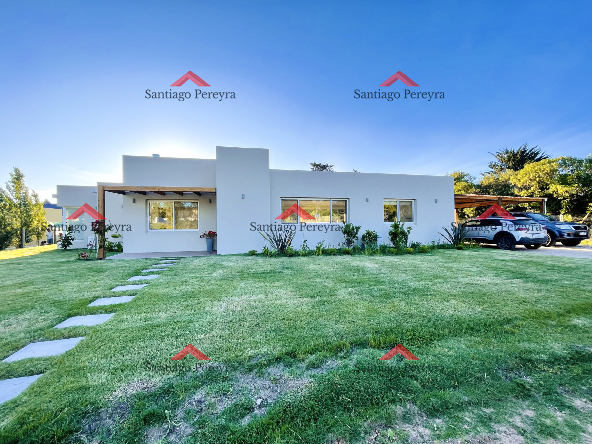 Casa ID.16594 - Moderna Casa de 4 Dormitorios, Piscina Climatizada y Parrillero en Punta Ballena, Barrio Semi Privado