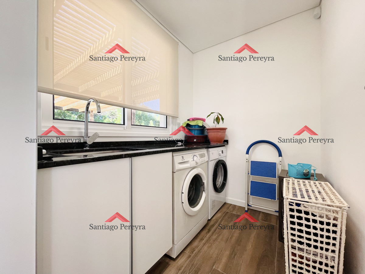 Casa ID.16594 - Moderna Casa de 4 Dormitorios, Piscina Climatizada y Parrillero en Punta Ballena, Barrio Semi Privado