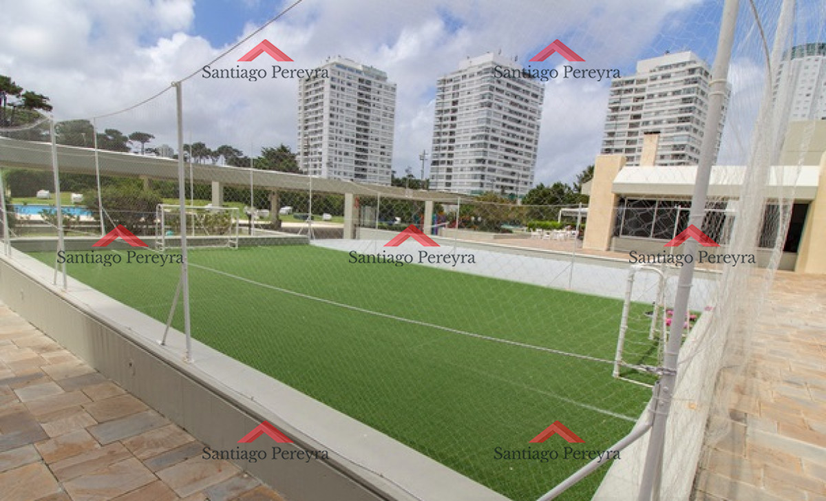 Apartamento ID.16374 - Apartamento de 3 Dormitorios en Playa Mansa con Vista al Mar en Venta!