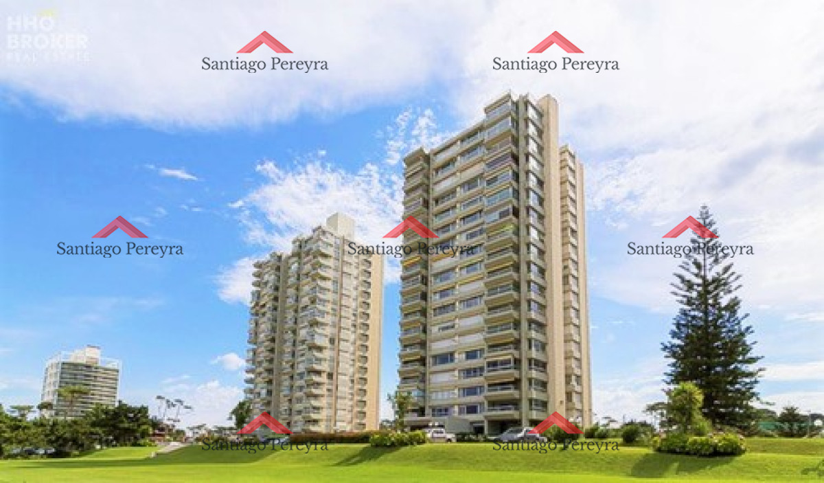 Apartamento ID.16374 - Apartamento de 3 Dormitorios en Playa Mansa con Vista al Mar en Venta!