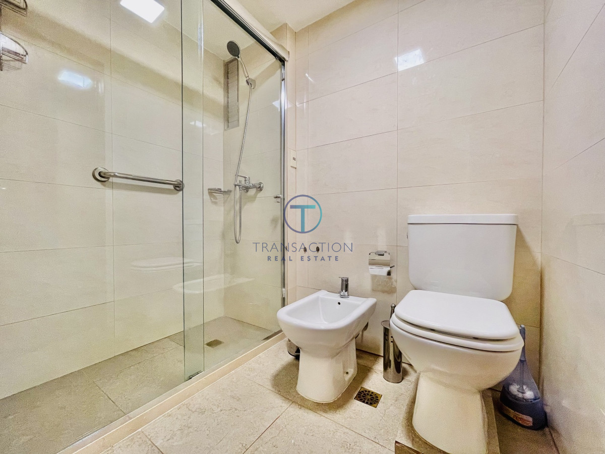 Apartamento ID.1196/Vende-apartamento-esquinero-con-vista-al-mar-de-2-dormitorios-en-Alexander-Boulevard-Punta-del-Este- - Venta, 3 Dormitorios en Playa Mansa con Vista al Mar