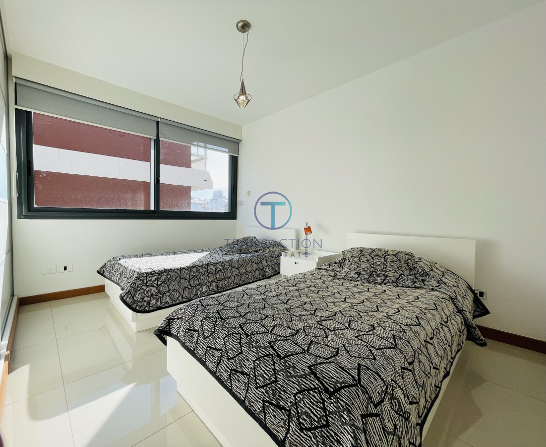 Apartamento ID.955/Apartamentos-en-Alquiler--Transaction-Real-Estate -  2 Dormitorios y Parrillero Frente a Playa Brava, Punta del Este