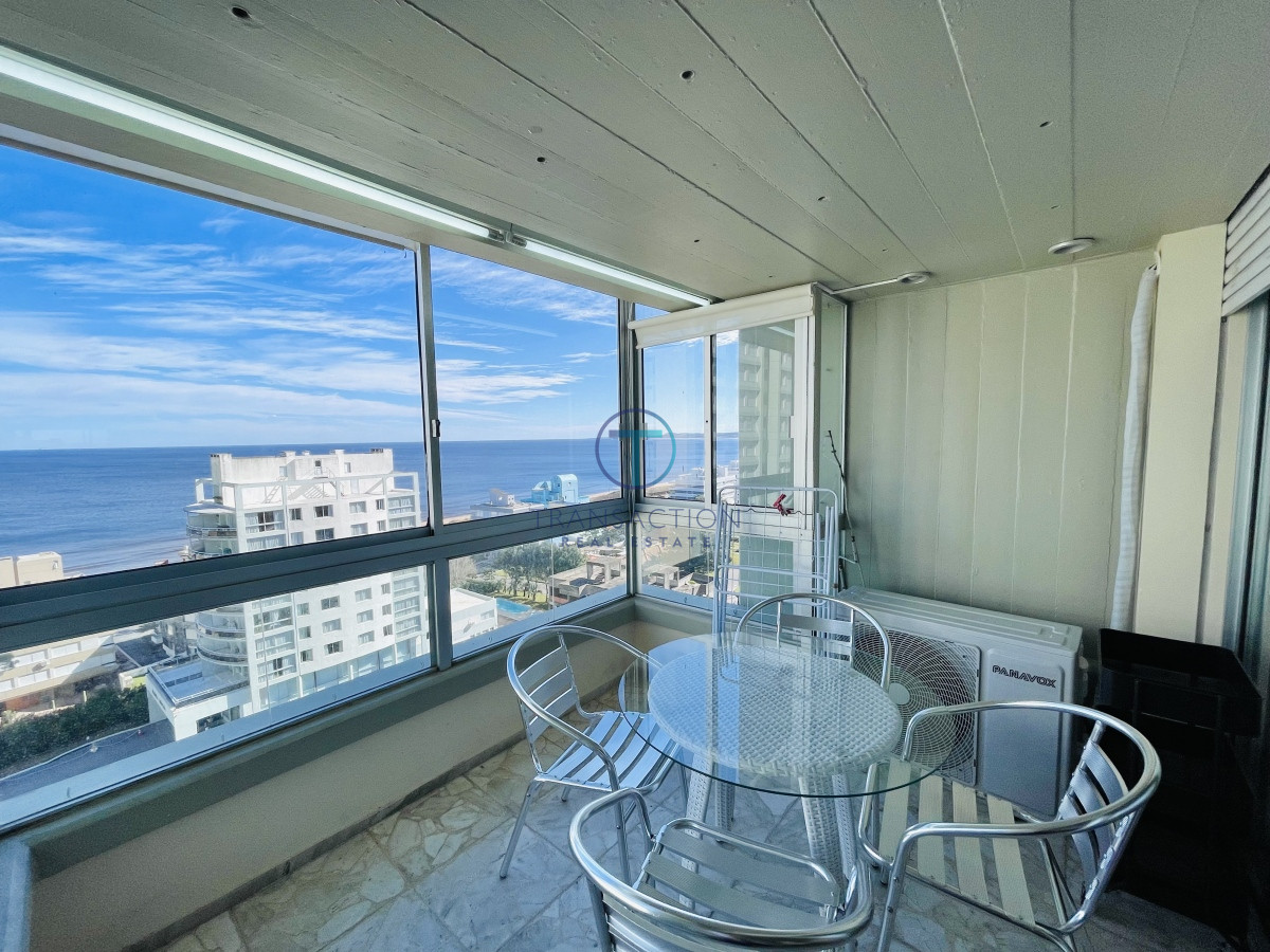 Apartamento ID.1196/Vende-apartamento-esquinero-con-vista-al-mar-de-2-dormitorios-en-Alexander-Boulevard-Punta-del-Este- - Venta, 3 Dormitorios en Playa Mansa con Vista al Mar