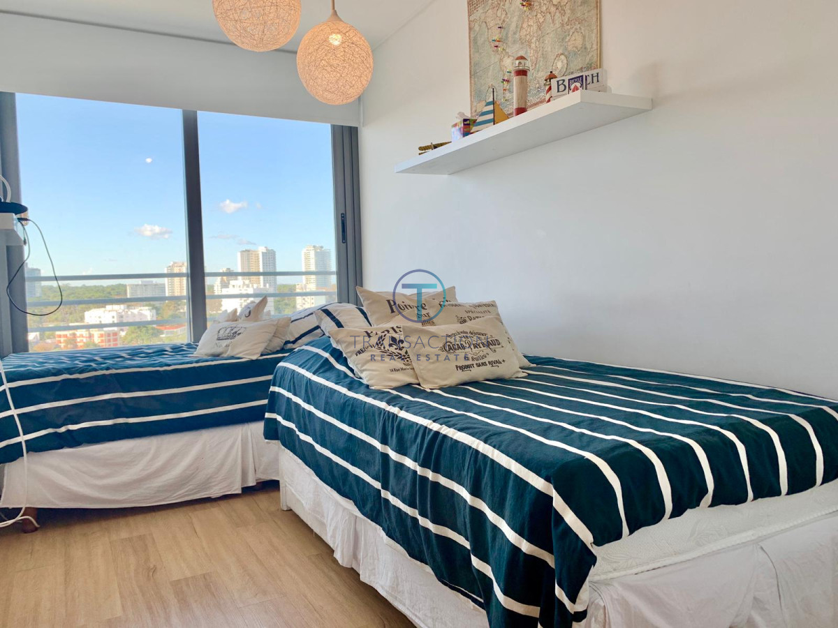 Apartamento ID.827/Vende-apartamento-esquinero-con-vista-al-mar-de-2-dormitorios-en-Alexander-Boulevard-Punta-del-Este- - venta 2 dormitorios edificio Alexander Boulevard