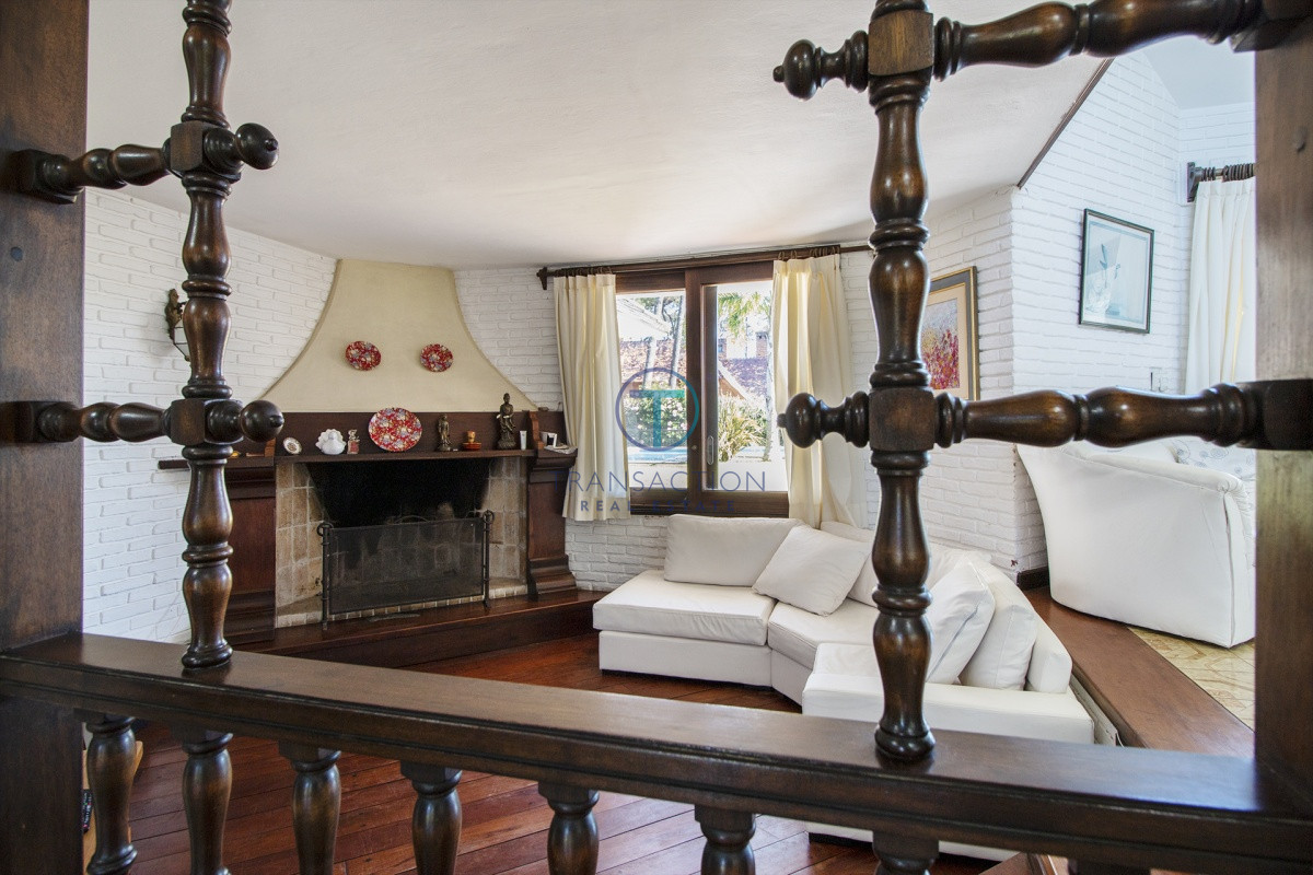 Casa ID.782/  - Venta de casa de 4 dormitorios más dependencia y hermosa piscina con gran parque en Playa Mansa, Punta del Este