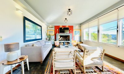 Venta y Alquiler Casa de 5 Dormitorios con piscina climatizada Frente a Playa Mansa, Punta del Este