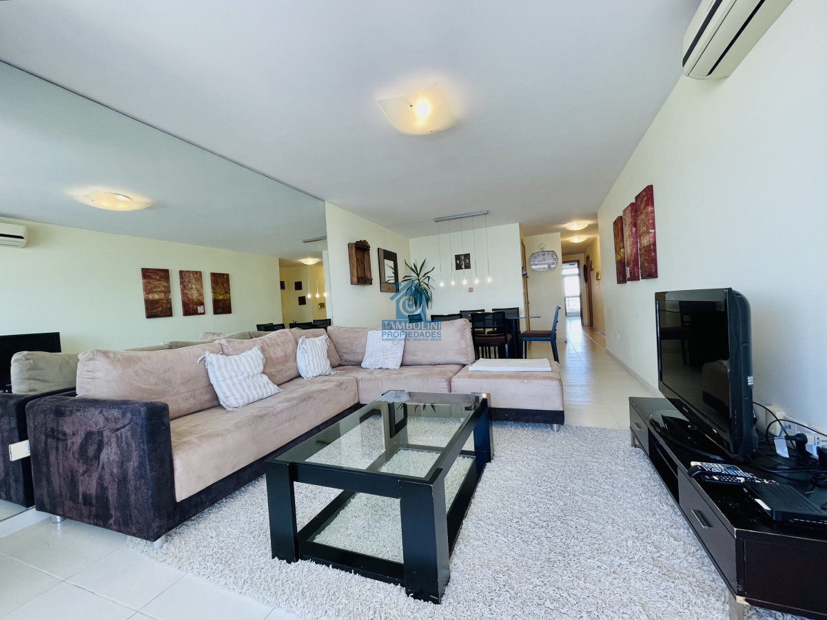 Apartamento ID.645 - Excelente Apartamento de 2 Dormitorios con Vista al Mar, Playa Mansa