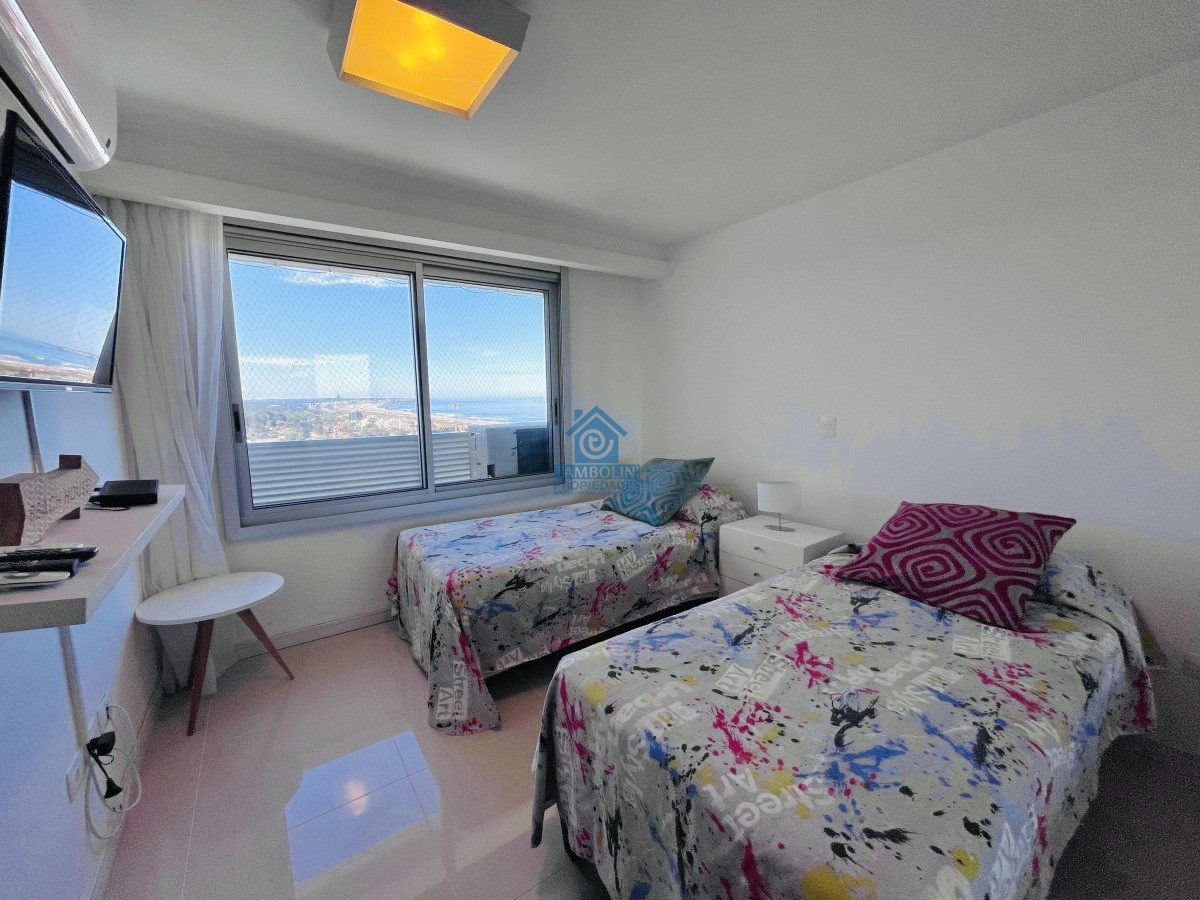 Apartamento ID.509 - Apartamento con Vista al Mar de 3 Dormitorios y Dependencia + Parrillero en Playa Brava, Punta del Este 