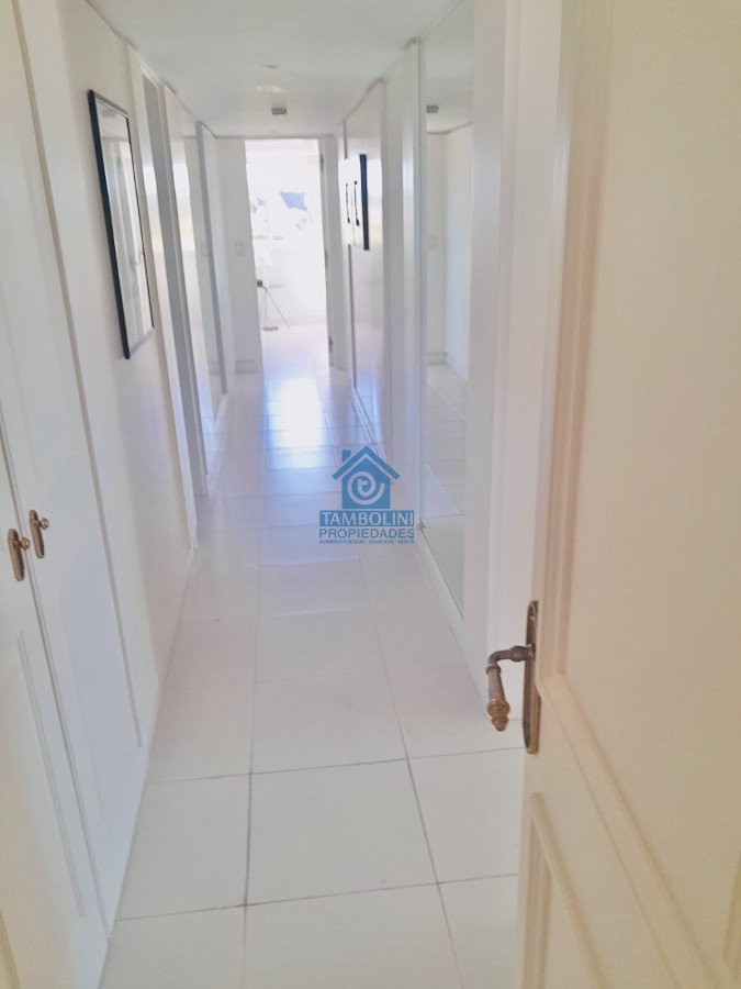 Apartamento ID.791 - Espectacular Penthouse de 4 Dormitorios, Vista al Mar y Barbacoa propia sobre Playa Brava, Punta del Este