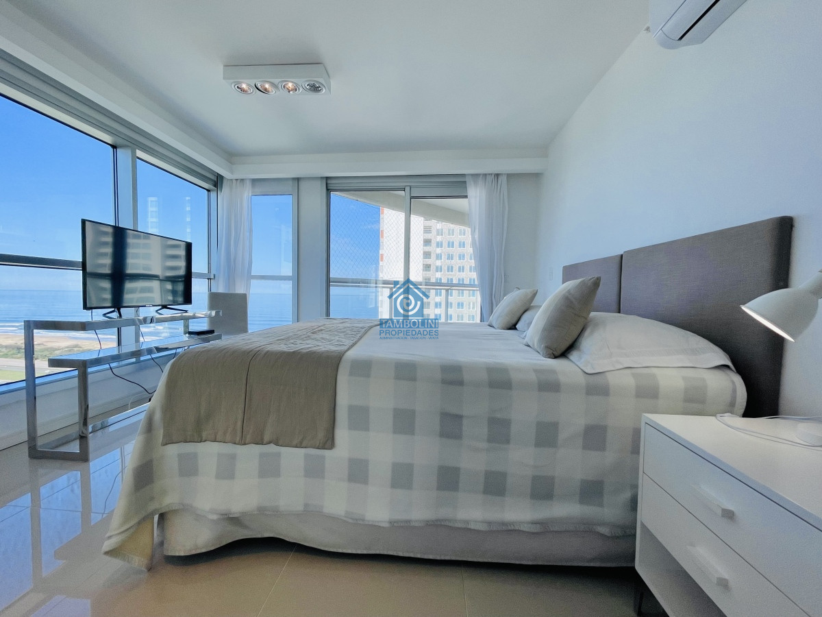 Apartamento ID.509 - Apartamento con Vista al Mar de 3 Dormitorios y Dependencia + Parrillero en Playa Brava, Punta del Este 