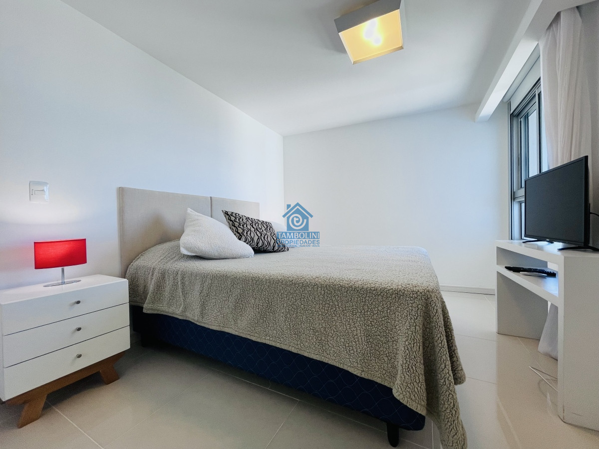 Apartamento ID.509 - Apartamento con Vista al Mar de 3 Dormitorios y Dependencia + Parrillero en Playa Brava, Punta del Este 