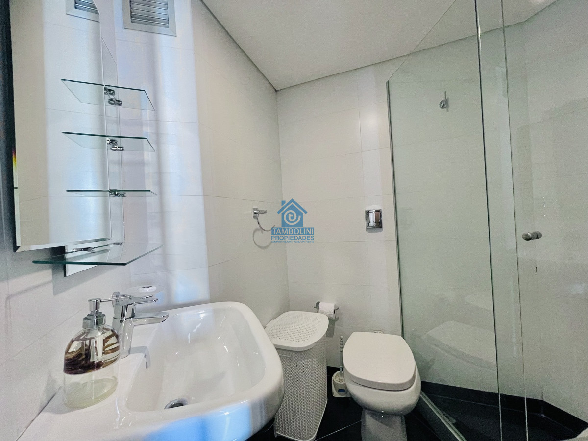 Apartamento ID.509 - Apartamento con Vista al Mar de 3 Dormitorios y Dependencia + Parrillero en Playa Brava, Punta del Este 