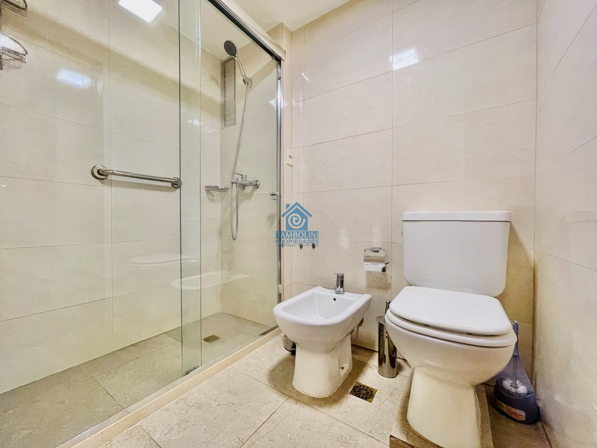 Apartamento ID.506 - Apartamento de 3 Dormitorios en Playa Mansa con Vista al Mar en Venta!
