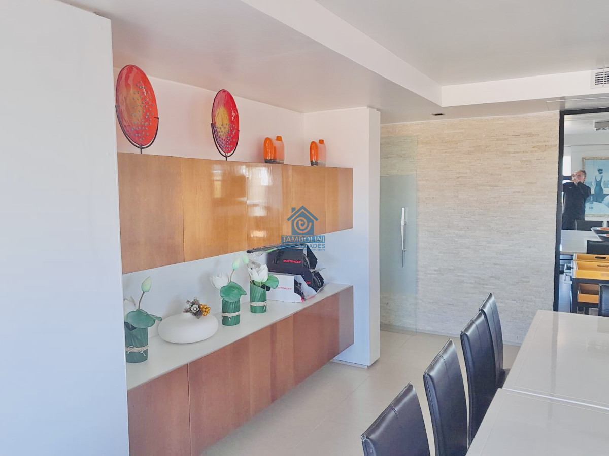 Apartamento ID.791 - Espectacular Penthouse de 4 Dormitorios, Vista al Mar y Barbacoa propia sobre Playa Brava, Punta del Este