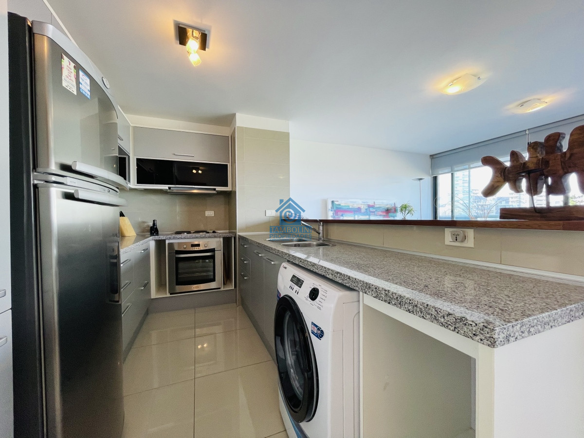 Apartamento ID.496 - Apartamento de 2 Dormitorios y Parrillero Frente a Playa Brava, Punta del Este