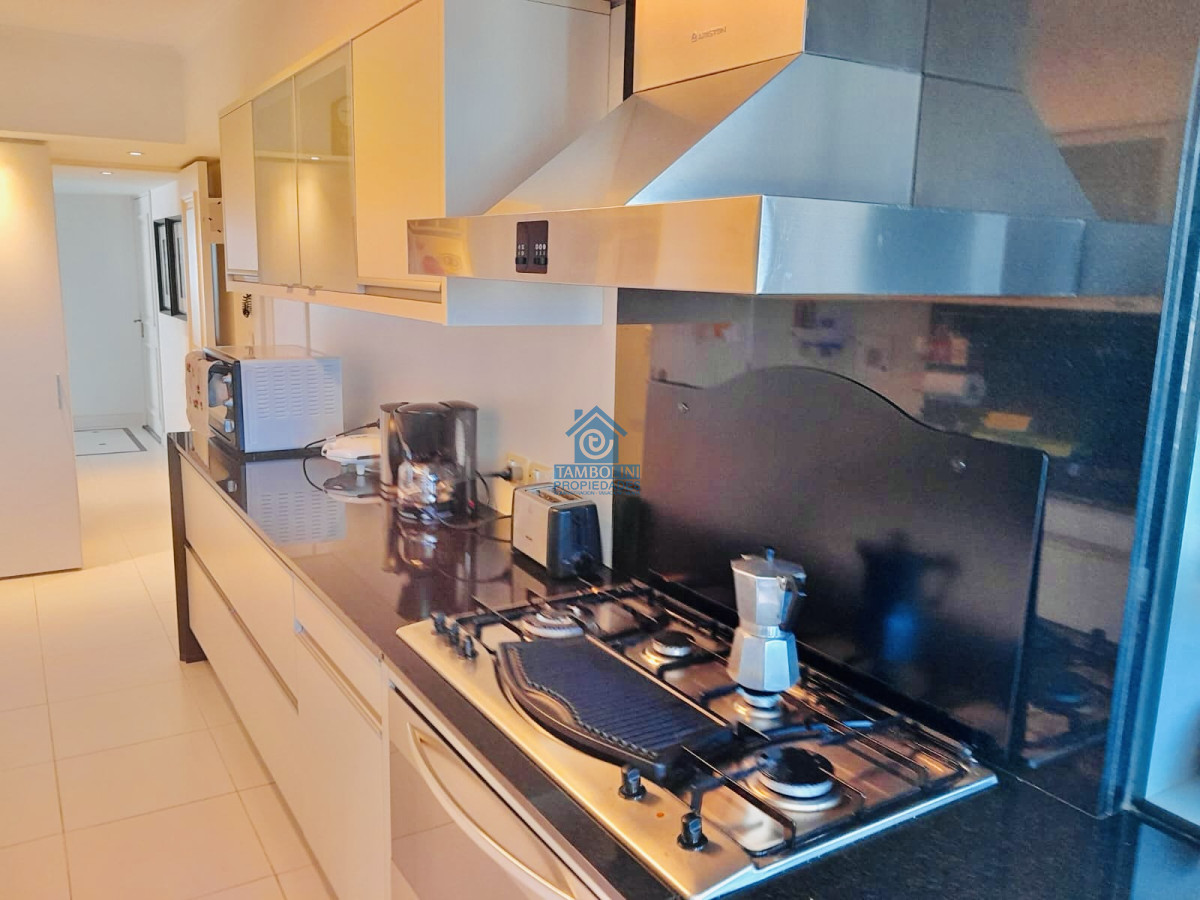 Apartamento ID.791 - Espectacular Penthouse de 4 Dormitorios, Vista al Mar y Barbacoa propia sobre Playa Brava, Punta del Este