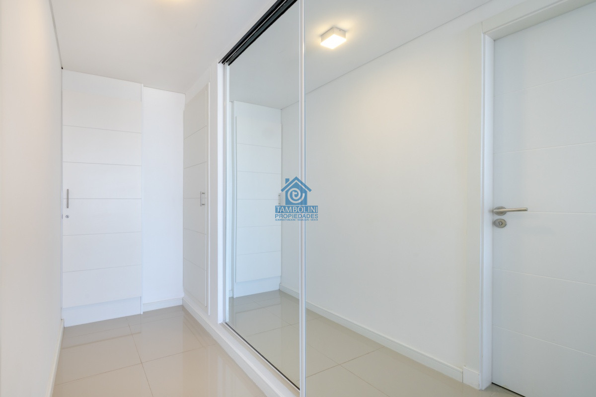 Apartamento ID.155 - Apartamento de 2 Dormitorios en Playa Brava con Vista al Mar - Venta