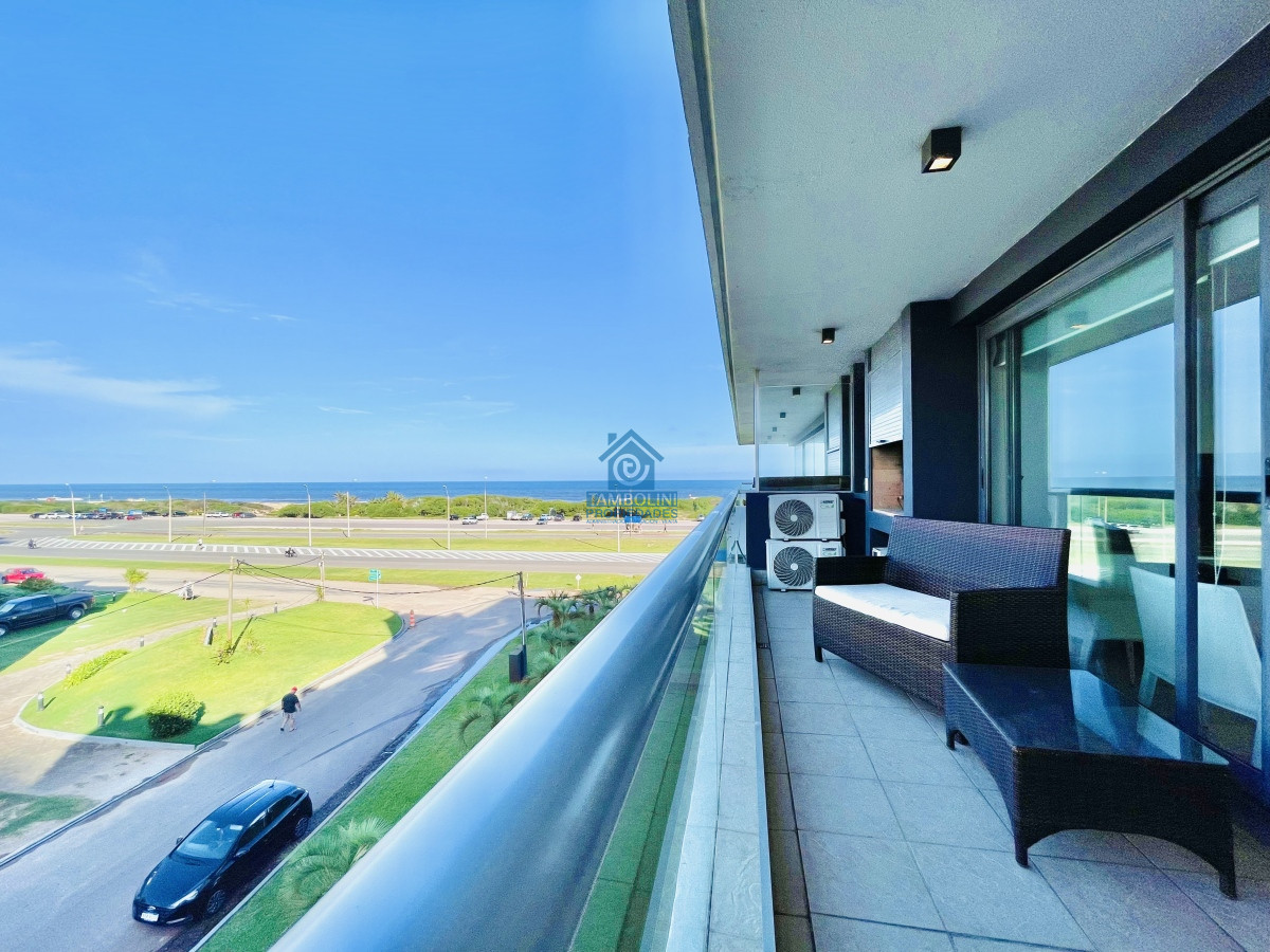 Apartamento ID.496 - Apartamento de 2 Dormitorios y Parrillero Frente a Playa Brava, Punta del Este