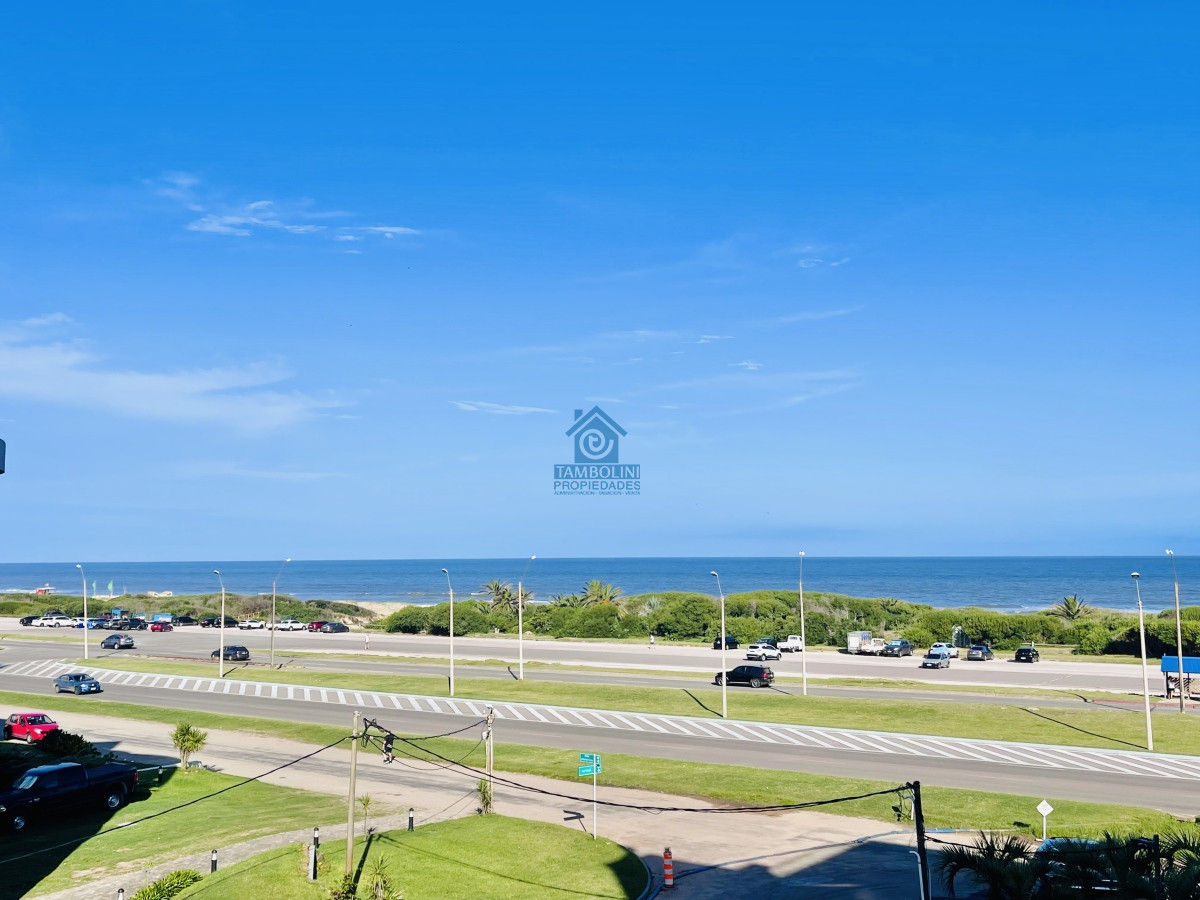 Apartamento ID.496 - Apartamento de 2 Dormitorios y Parrillero Frente a Playa Brava, Punta del Este