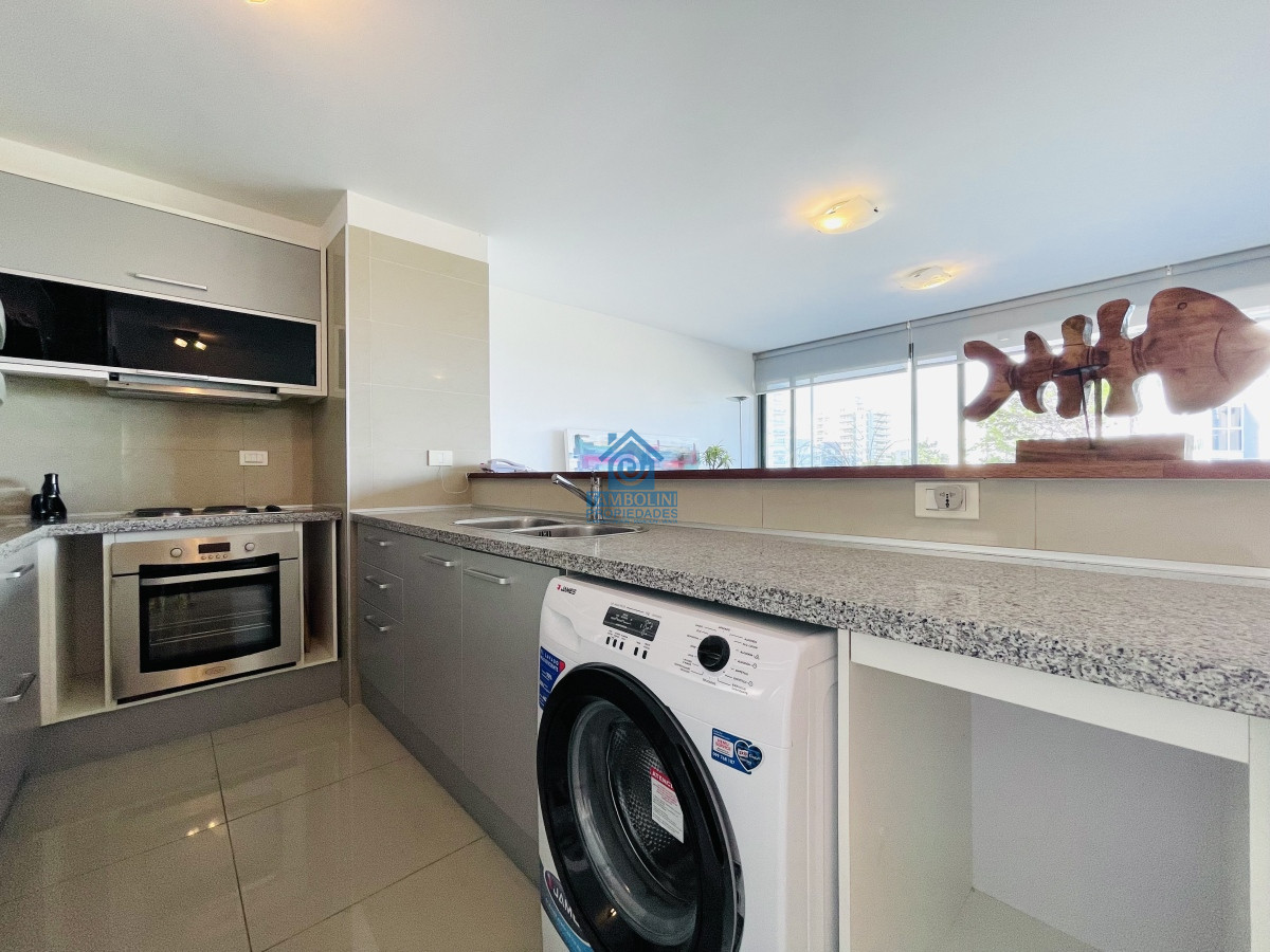 Apartamento ID.496 - Apartamento de 2 Dormitorios y Parrillero Frente a Playa Brava, Punta del Este