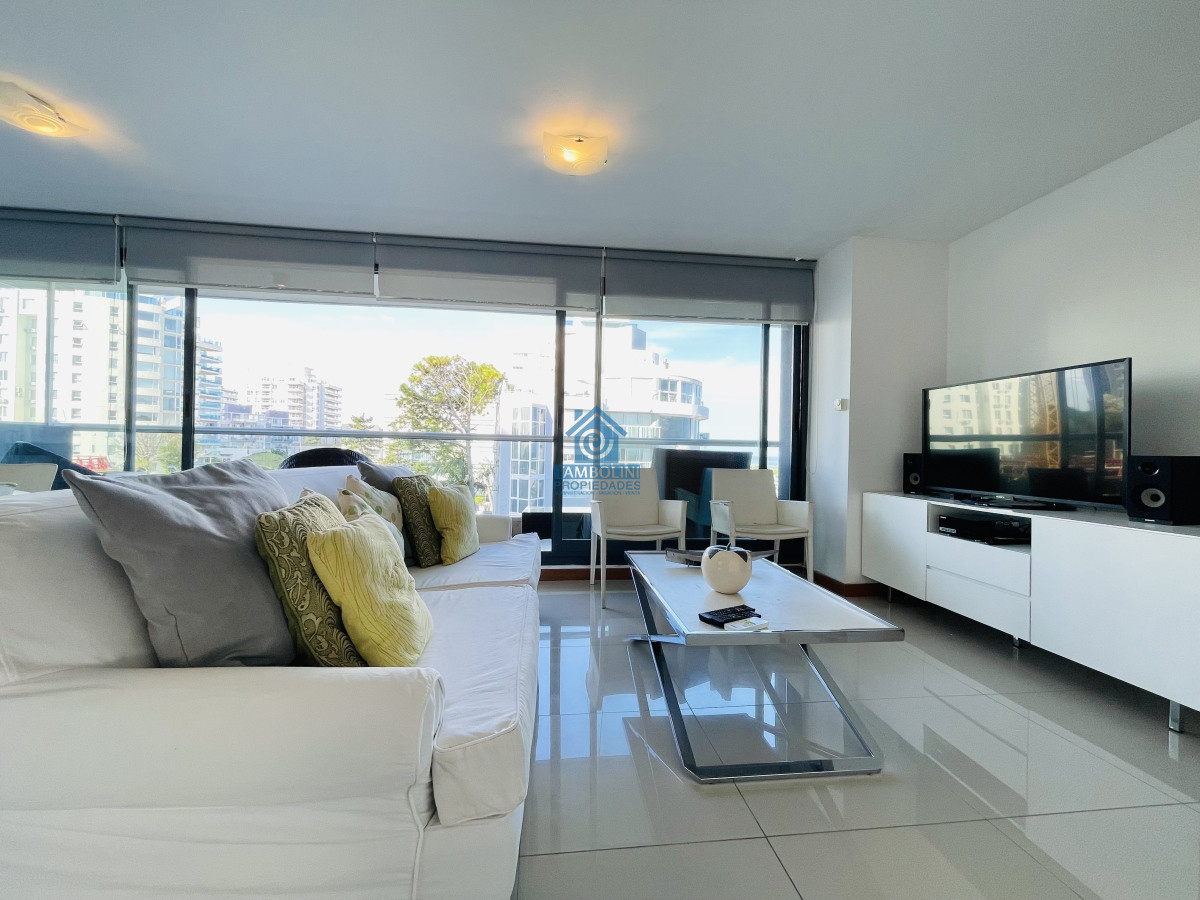 Apartamento ID.496 - Apartamento de 2 Dormitorios y Parrillero Frente a Playa Brava, Punta del Este