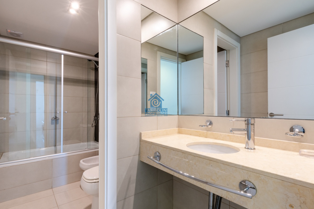 Apartamento ID.155 - Apartamento de 2 Dormitorios en Playa Brava con Vista al Mar - Venta
