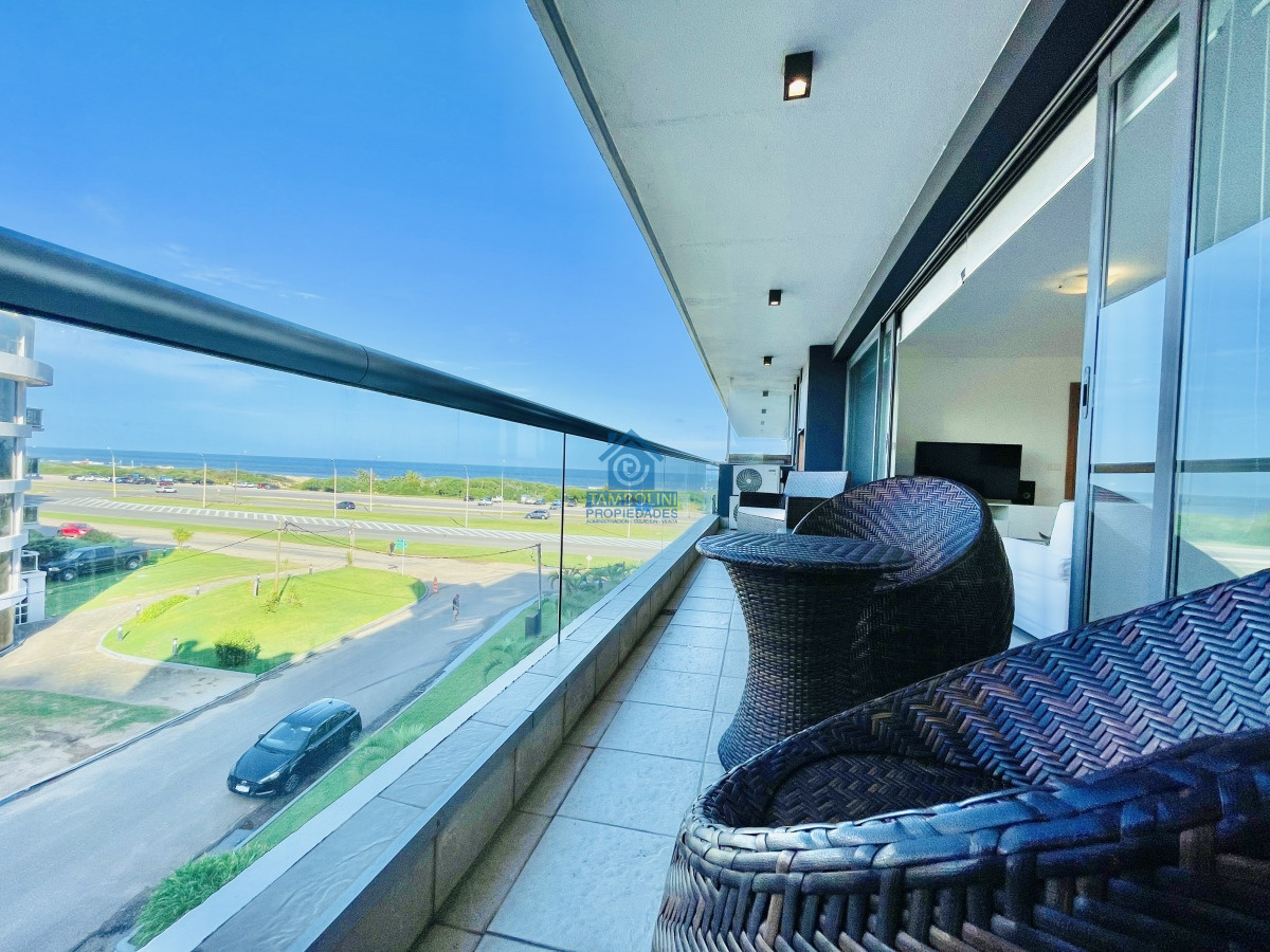 Apartamento ID.496 - Apartamento de 2 Dormitorios y Parrillero Frente a Playa Brava, Punta del Este