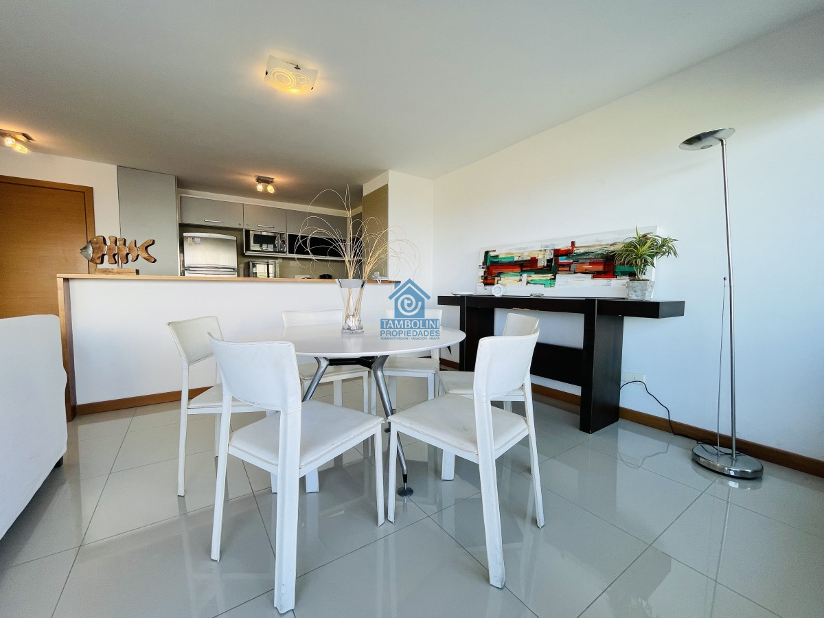 Apartamento ID.496 - Apartamento de 2 Dormitorios y Parrillero Frente a Playa Brava, Punta del Este