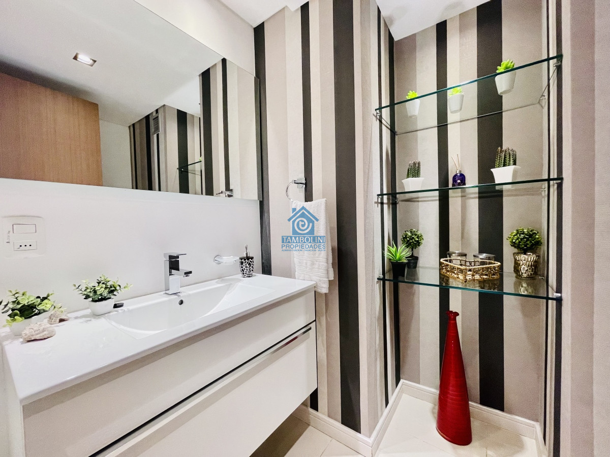 Apartamento ID.509 - Apartamento con Vista al Mar de 3 Dormitorios y Dependencia + Parrillero en Playa Brava, Punta del Este 