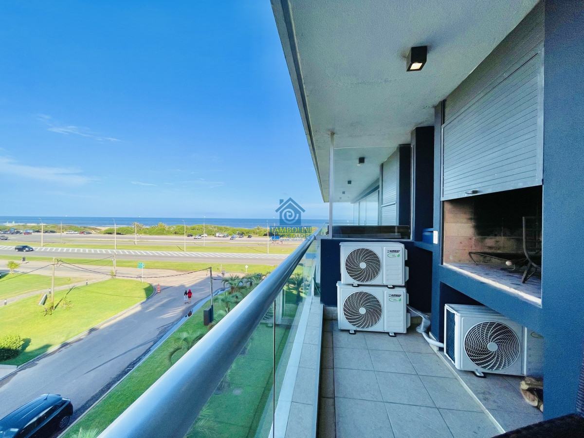 Apartamento ID.496 - Apartamento de 2 Dormitorios y Parrillero Frente a Playa Brava, Punta del Este