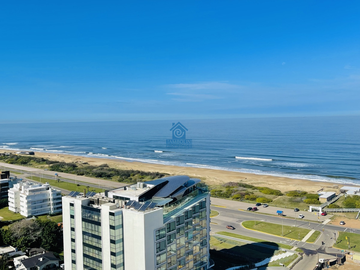 Apartamento ID.509 - Apartamento con Vista al Mar de 3 Dormitorios y Dependencia + Parrillero en Playa Brava, Punta del Este 