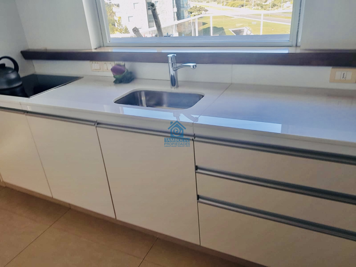 Apartamento ID.791 - Espectacular Penthouse de 4 Dormitorios, Vista al Mar y Barbacoa propia sobre Playa Brava, Punta del Este