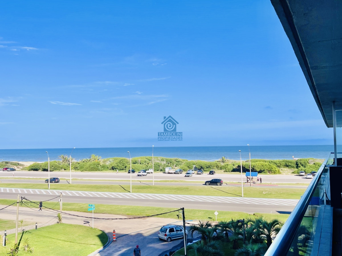 Apartamento ID.496 - Apartamento de 2 Dormitorios y Parrillero Frente a Playa Brava, Punta del Este