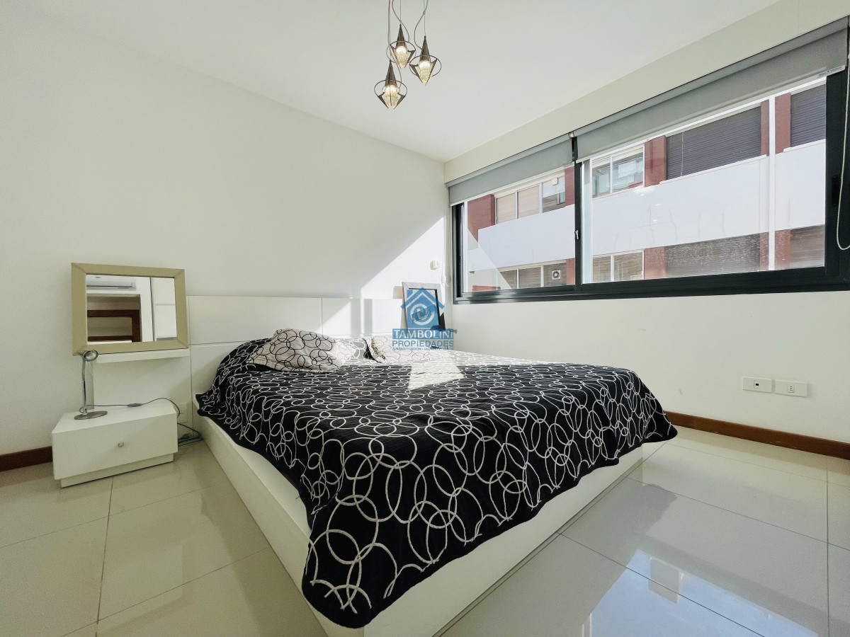 Apartamento ID.496 - Apartamento de 2 Dormitorios y Parrillero Frente a Playa Brava, Punta del Este