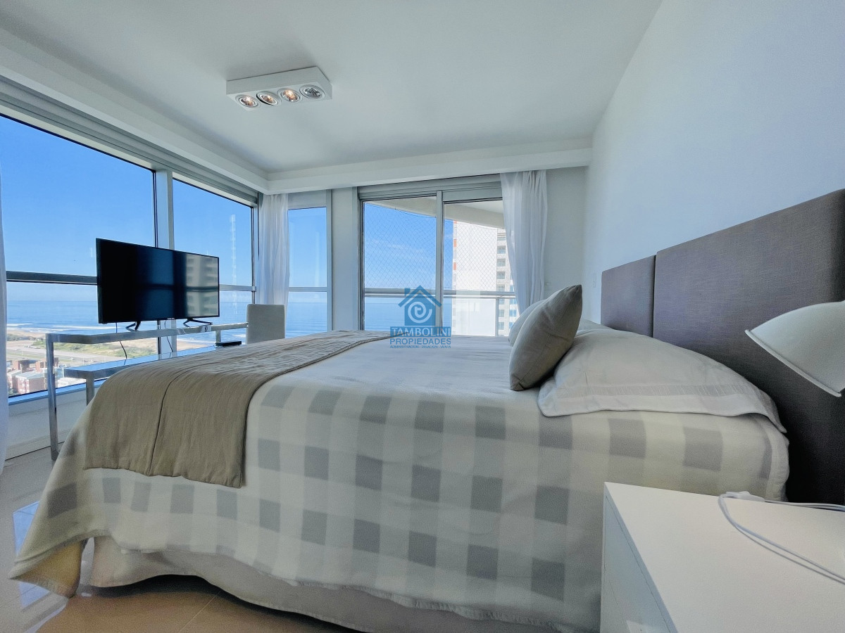 Apartamento ID.509 - Apartamento con Vista al Mar de 3 Dormitorios y Dependencia + Parrillero en Playa Brava, Punta del Este 