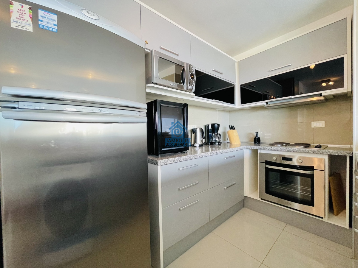 Apartamento ID.496 - Apartamento de 2 Dormitorios y Parrillero Frente a Playa Brava, Punta del Este