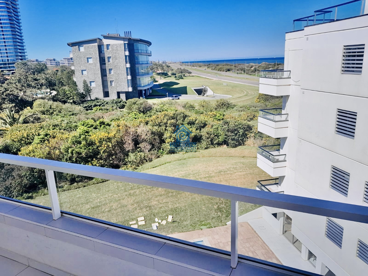 Apartamento ID.791 - Espectacular Penthouse de 4 Dormitorios, Vista al Mar y Barbacoa propia sobre Playa Brava, Punta del Este