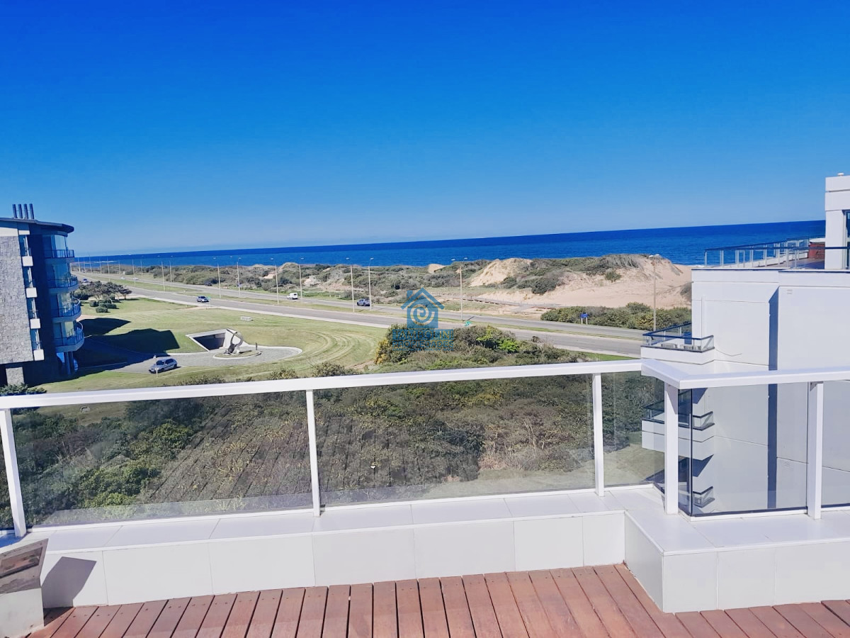 Apartamento ID.791 - Espectacular Penthouse de 4 Dormitorios, Vista al Mar y Barbacoa propia sobre Playa Brava, Punta del Este