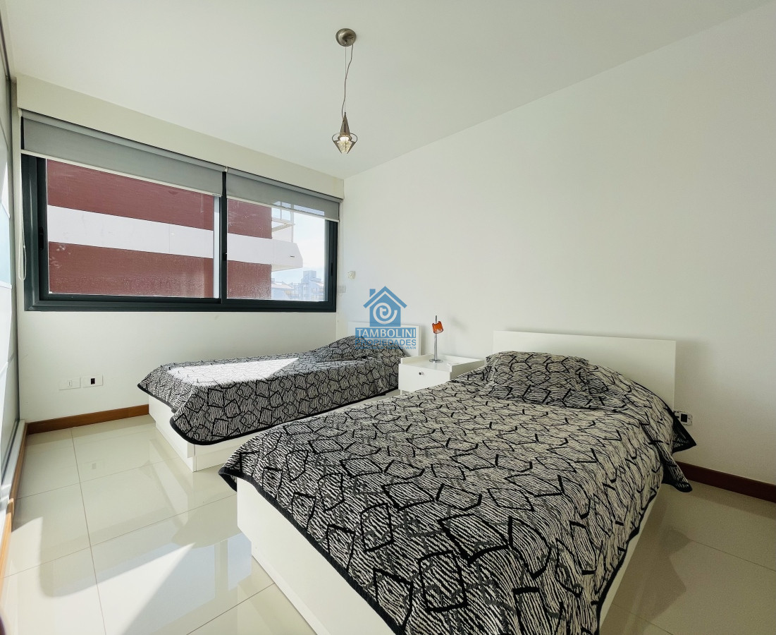 Apartamento ID.496 - Apartamento de 2 Dormitorios y Parrillero Frente a Playa Brava, Punta del Este